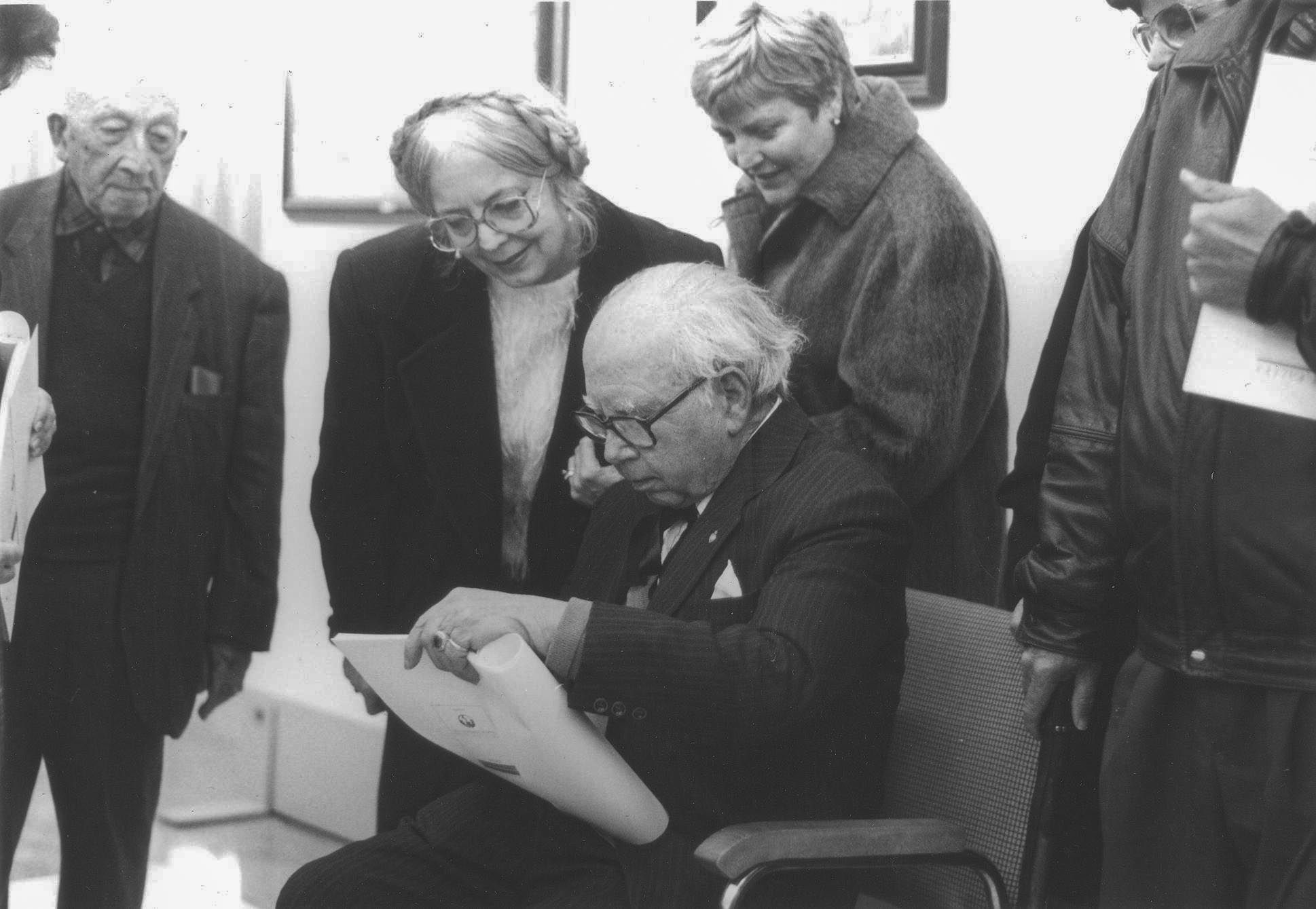 El Ayuntamiento de Xàtiva recibe una escultura original de Francisco Bolinches