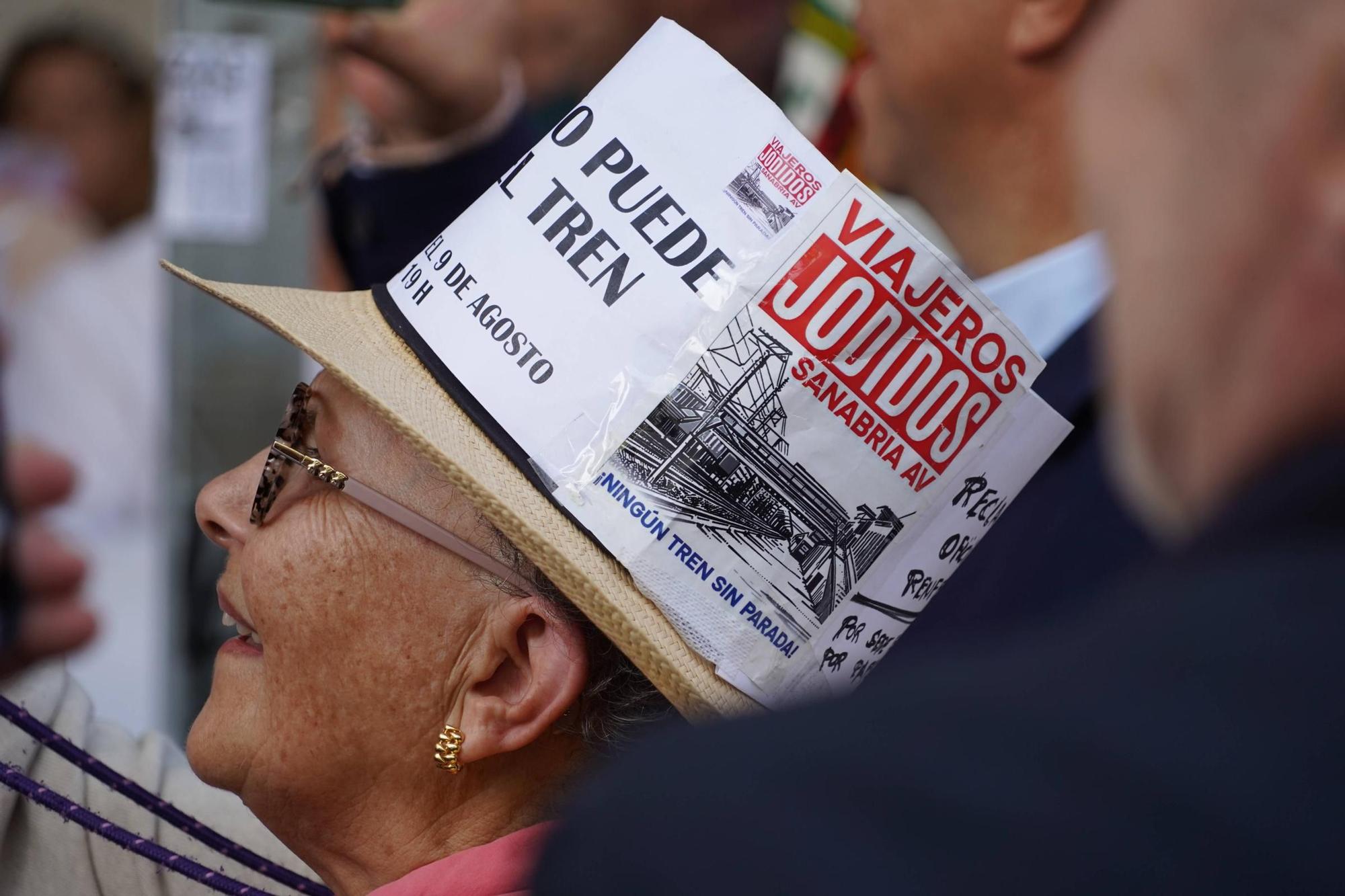 Manifestación por el AVE de Sanabria en Madrid: protesta por el tren a las puertas de Renfe