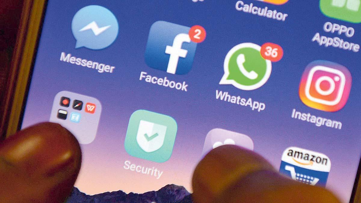 La pantalla de un teléfono, con iconos de algunas redes sociales