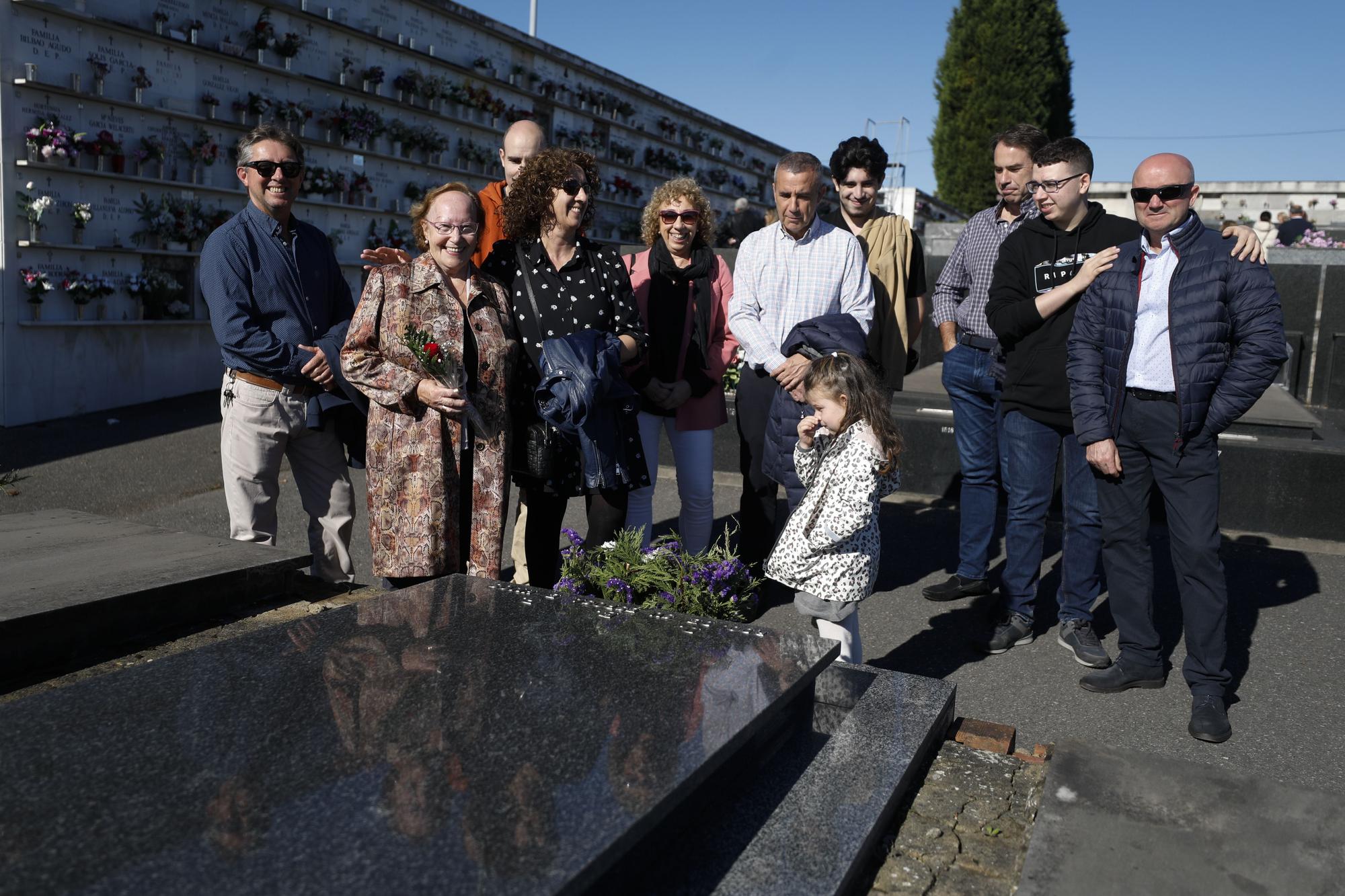 La celebración del día de Todos los Santos en el cementerio El Salvador de Oviedo.