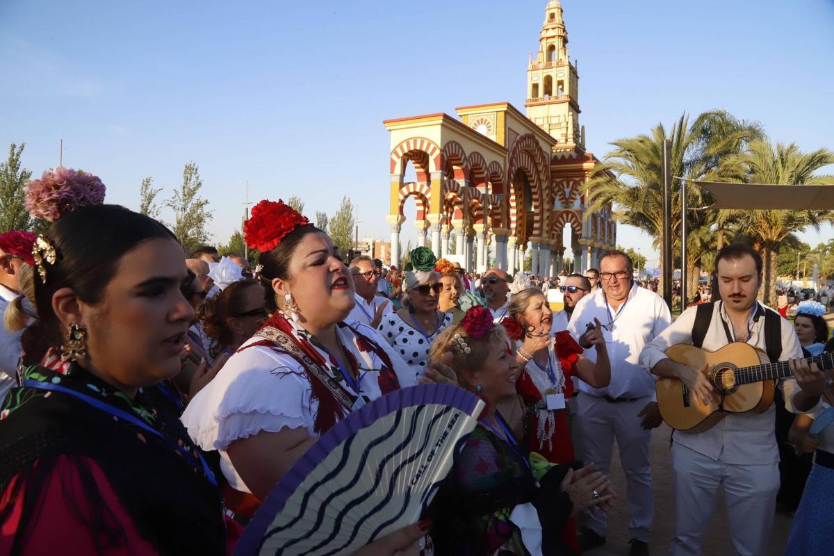 El pasacalles rociero en la Feria de Córdoba, en imágenes