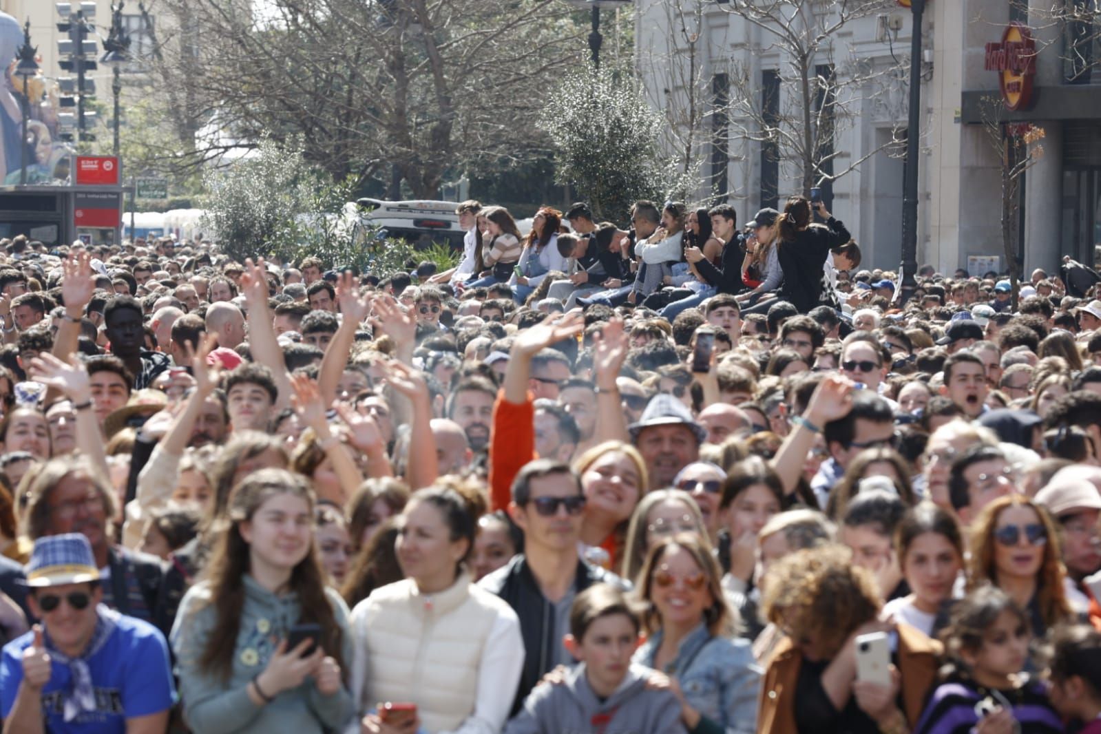 Llenazo en la Mascletà del 17 de marzo