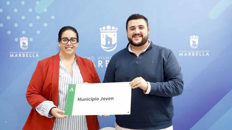 Alba Ortiz con la distinción ‘Municipio Joven’ para Marbella.