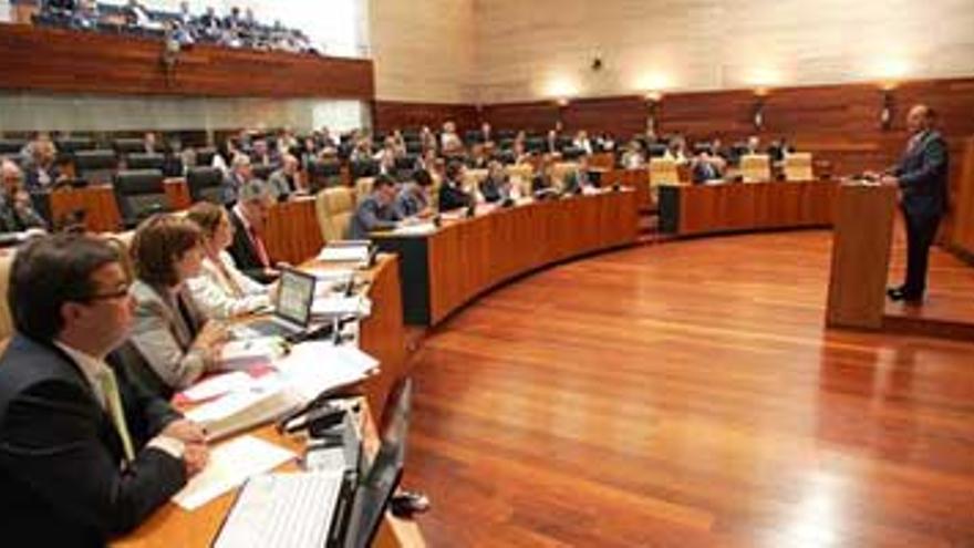 Vara anuncia una revolución fiscal y rebaja en 280 millones el gasto en 2011