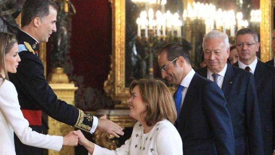 Los Reyes reciben en el Palacio Real a unos 2.000 invitados