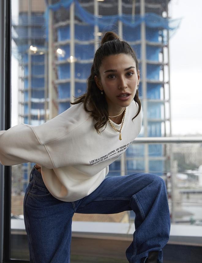 La 'influencer' Ana Sotillo con look de Lee x H&amp;M