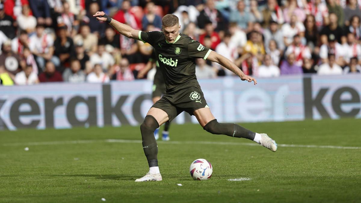 Dobvyk firma el 1-1 del Girona aprovechando una asistencia de Tsygankov desde la banda derecha de Vallecas.