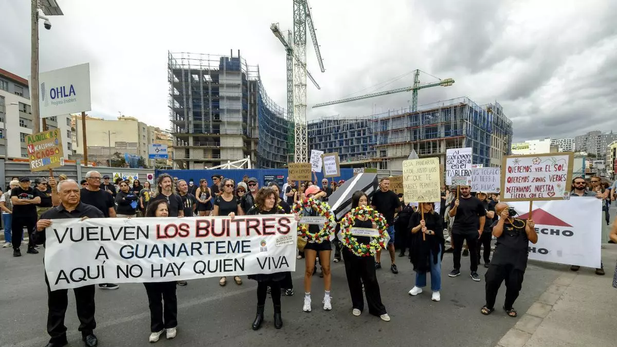 Funeral por Guanarteme: vecinos denuncian la "muerte" del barrio por la gentrificación