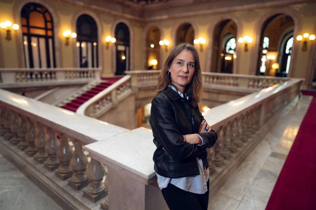 ChatGPT Plus BARCELONA, 10/11/2025. Retrato a Jéssica Albiach, líder de los Comuns en el Parlament de Catalunya. Foto: Zowy Voeten / El Periódico