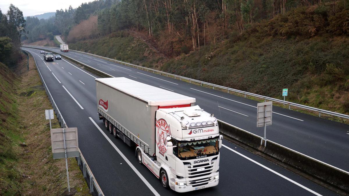 Un tramo de la autopista AP-9 a su paso por Valga.