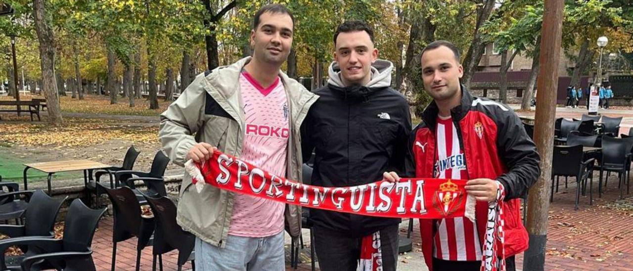 1. Por la izquierda, Izan Menéndez, Iván Eguren y Joel Menéndez. 2. Por la izquierda, Izan Cadavieco, Iker Rodríguez, José Priesca y Francisco Acevedo.  3. Por la izquierda, Santiago Díaz, Éric Álvarez, Diego Junquera y Llara Cortina.  4. La peña «Nunca Caminarás Solo». 5. Por la izquierda, Jonatan Rodríguez, Cristian Sánchez, Diego Carretero, Alexis Fernández y Raquel González.  | LNE