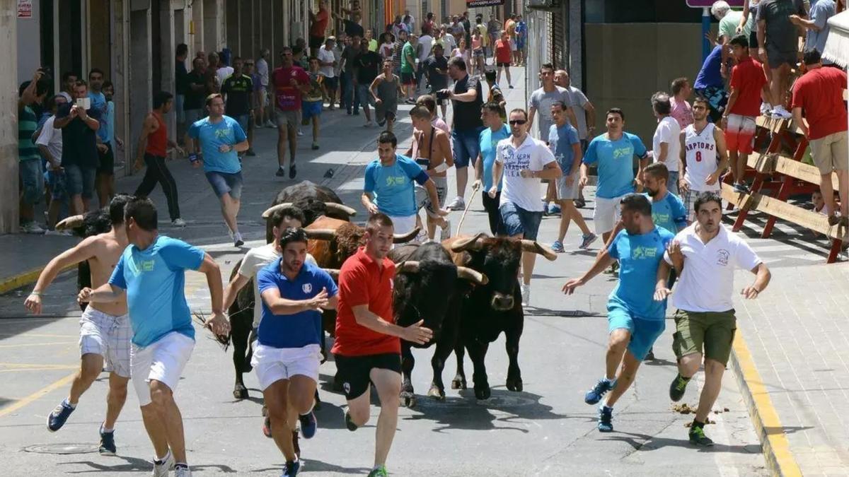 Celebración de bous al carrer en Paiporta en una imagen de archivo.