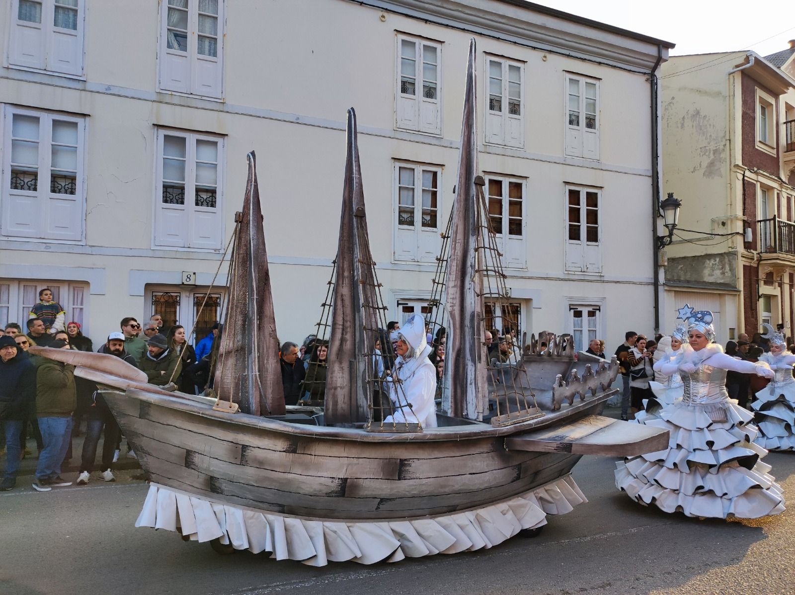 El descubrimiento de Gaitaxia en el desfile de Tapia de Casariego.