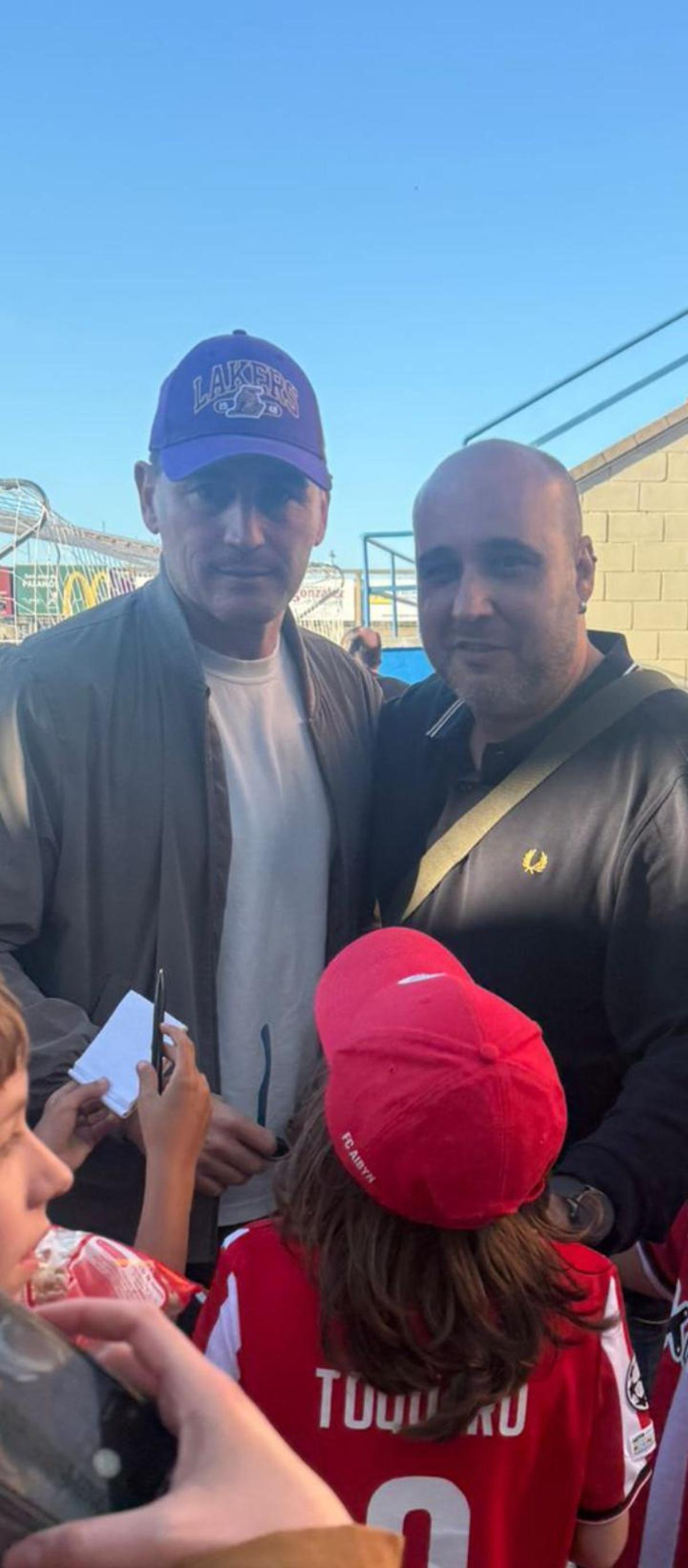 Sergio Rodríguez amb Iker Casillas, a Palamós.