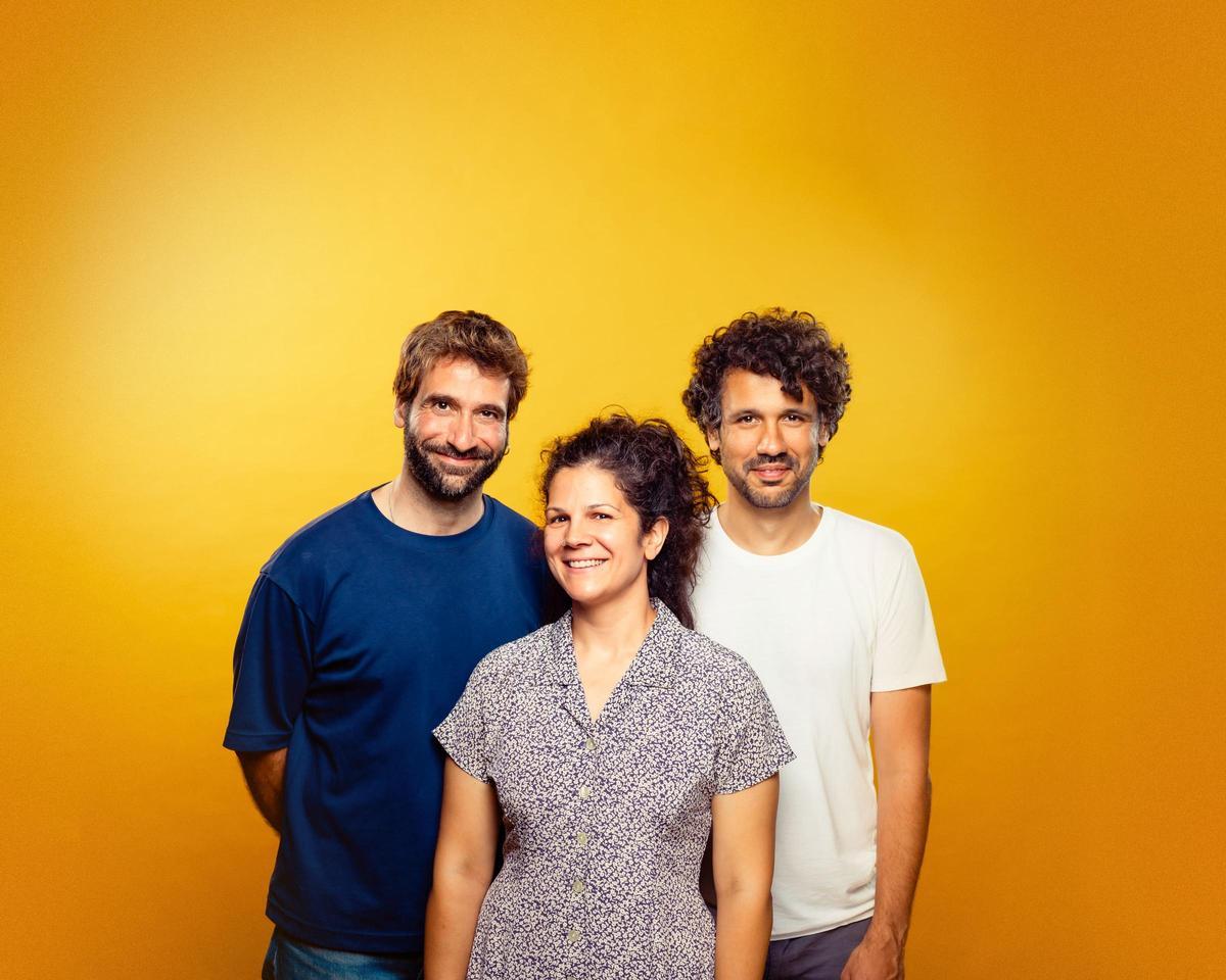 Ricard Farré, Esther López i Roc Esquius, actors i director de "Desaparellats"