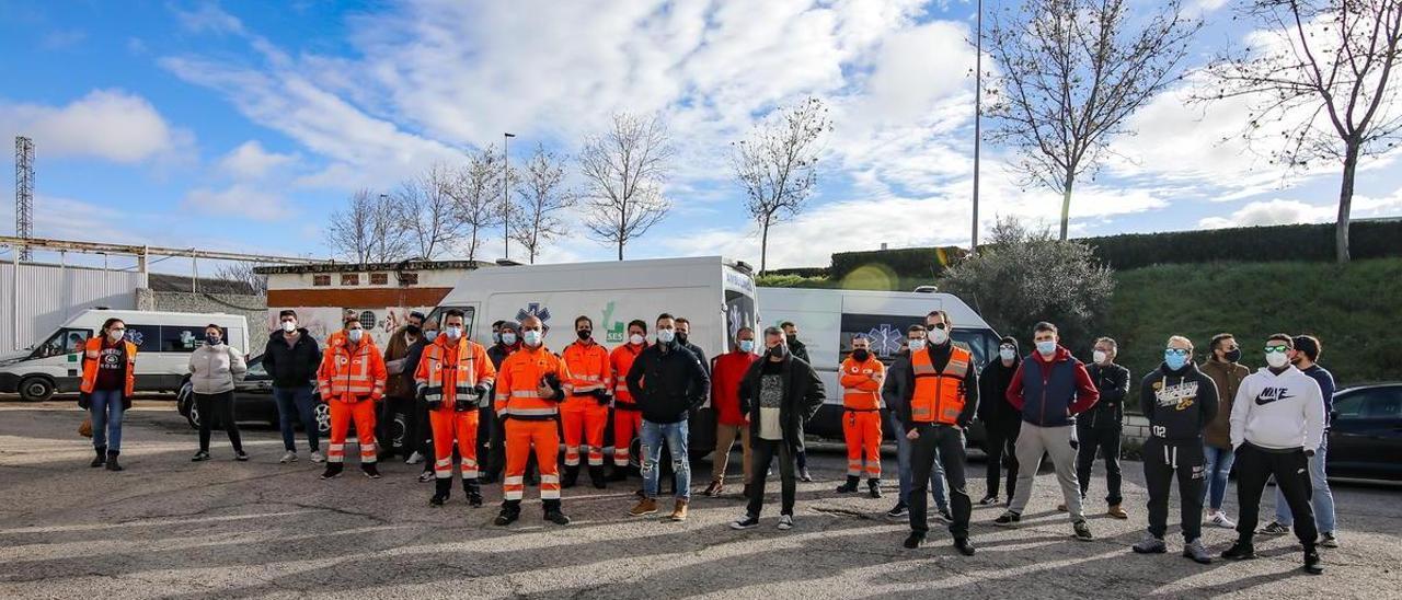 Plante de los trabajadores de ambulancias en el 2020 en las instalaciones del servicio en Cáceres.