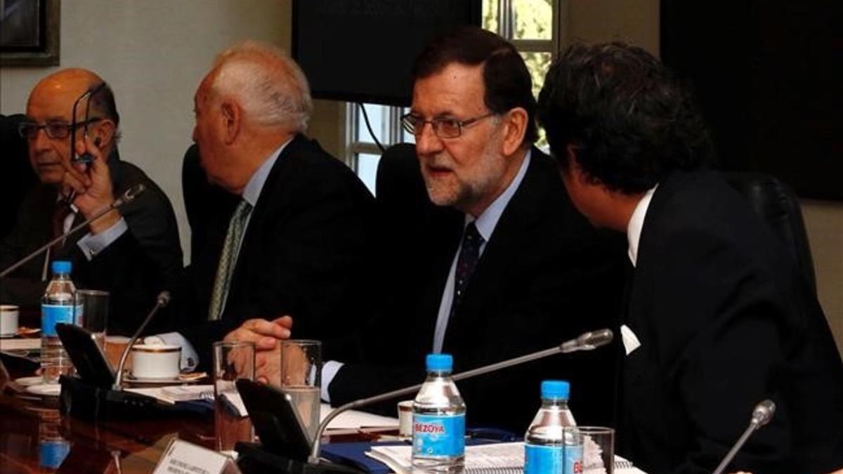 El presidente del Gobierno en funciones, Mariano Rajoy, en la reunión del Consejo de Seguridad para tratar de la seguridad de los españoles en Venezuela, este viernes.