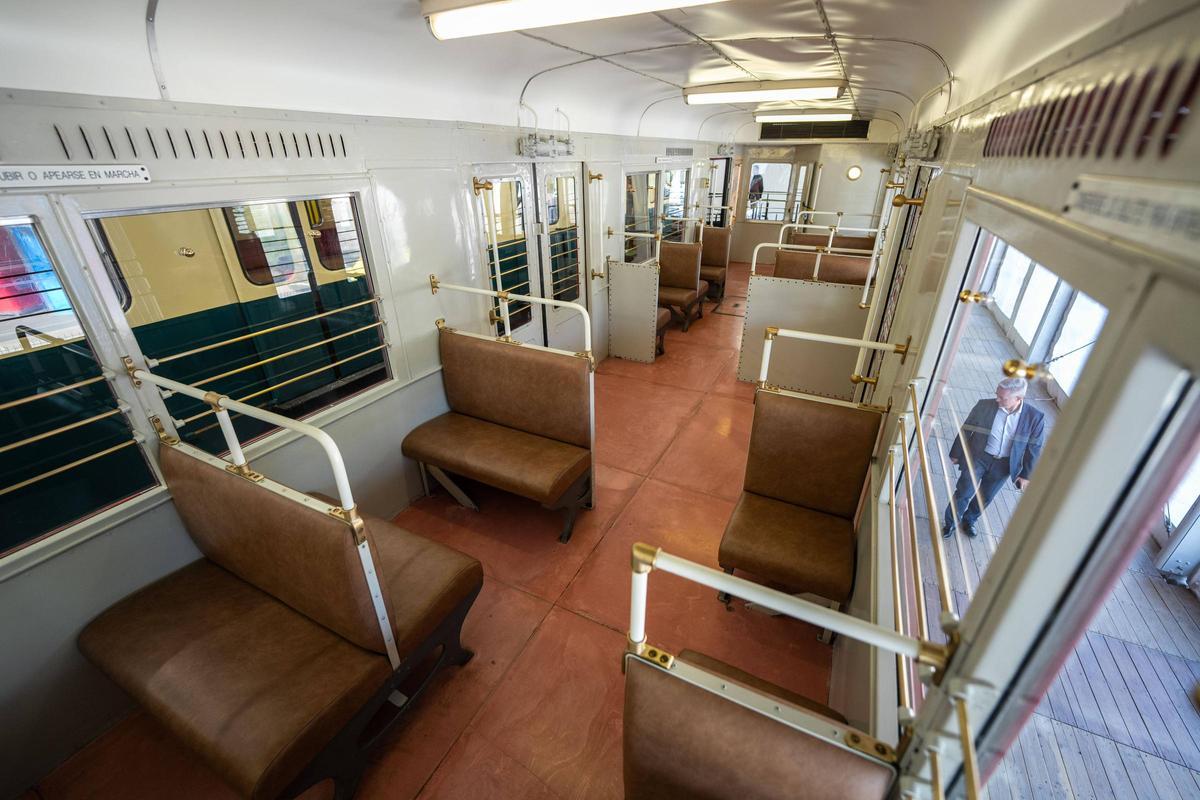 Jaume Collboni inaugura la exposición gratuita de trenes históricos restaurados por el centenario del metro