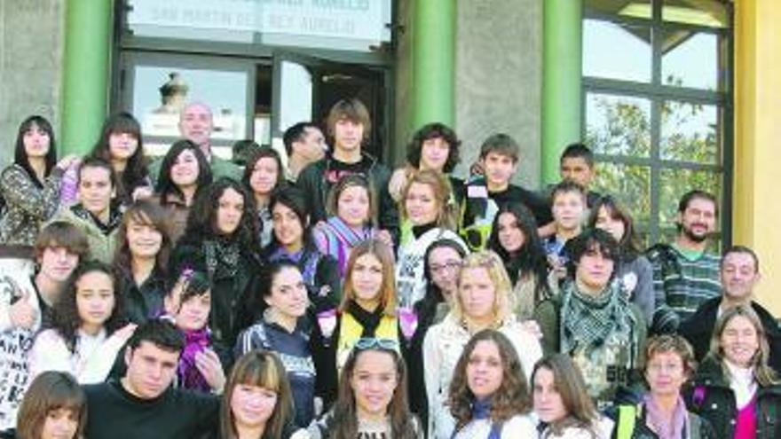Los alumnos de Ibiza y Valencia, ayer, en Sotrondio.
