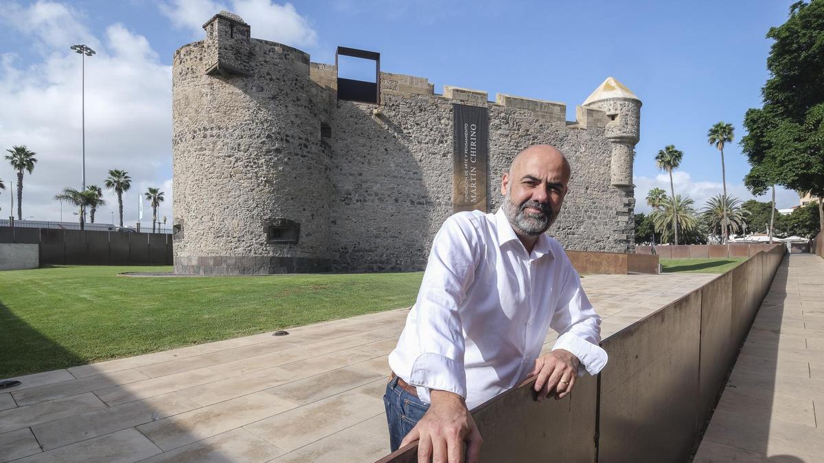 El arqueólogo Artemi Alejandro en el Castillo de la Luz, donde prepara una acción para las fiestas fundacionales.
