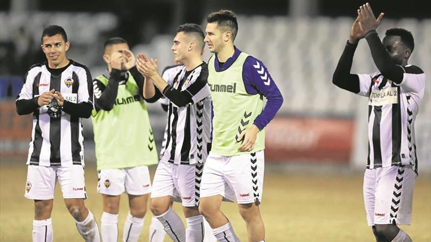 Plantilla y técnicos se aíslan de Cruz y piensan en el ascenso