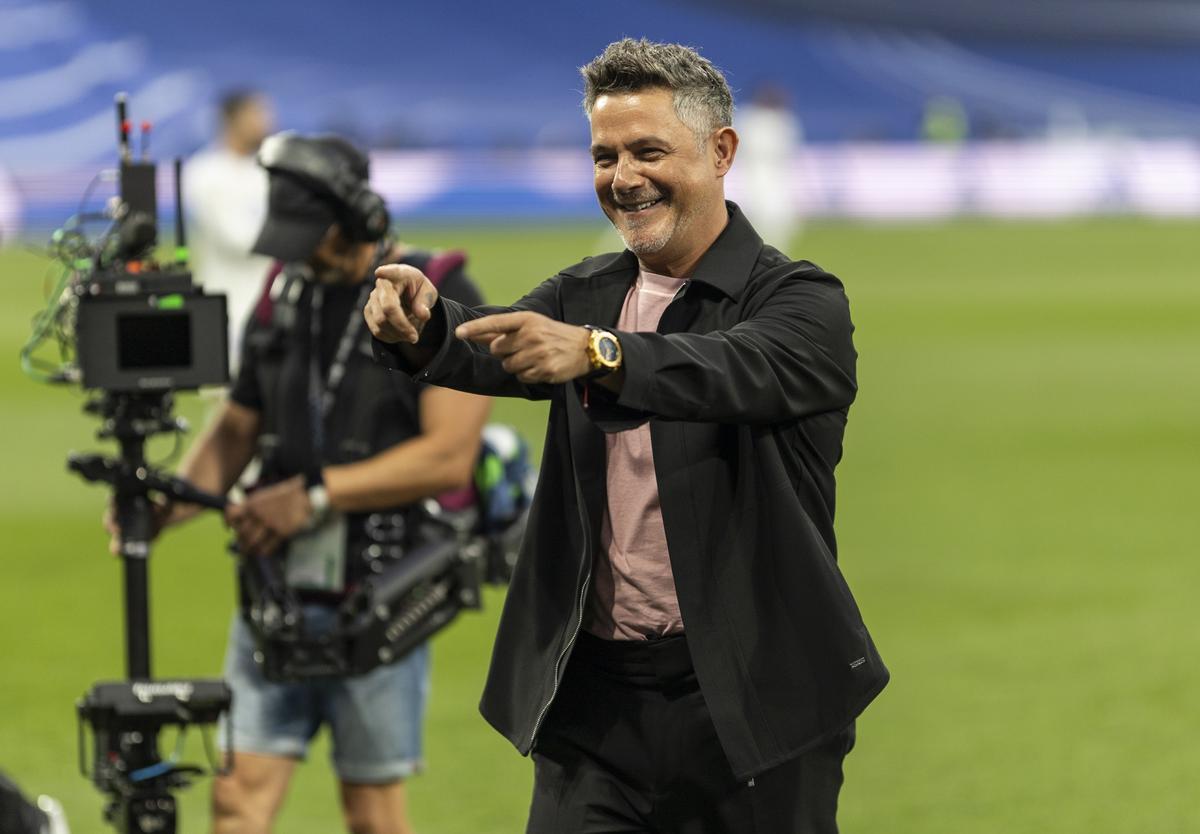 Doble pasillo en el Bernabéu con un invitado inesperado