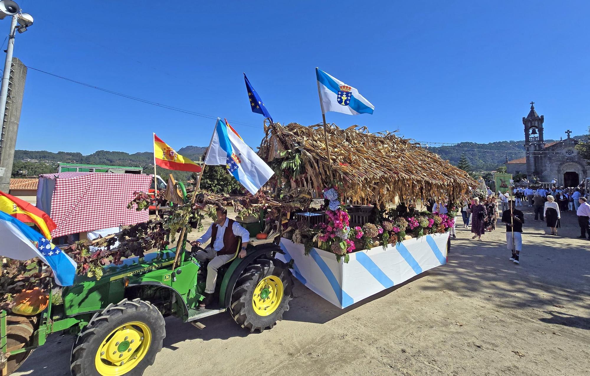 Tradicional procesión en San Miguel de Peitieiros