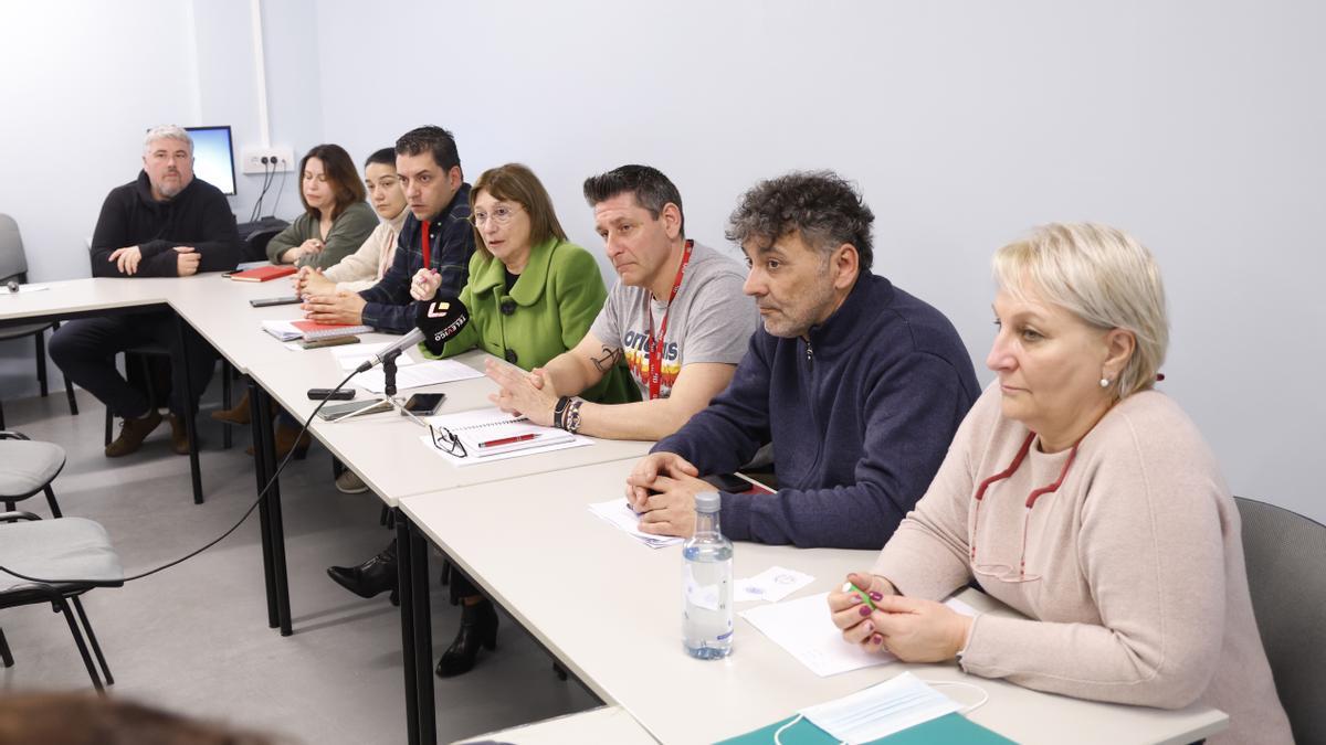 Miembros del comité de empresa de Povisa en la rueda de prensa celebrada hoy