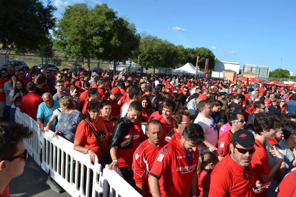 Afición del Mallorca antes del partido