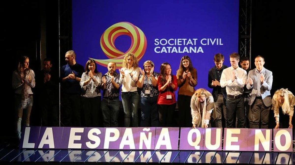 Acto de Societat Civil Catalana en el teatro Victoria de Barcelona.