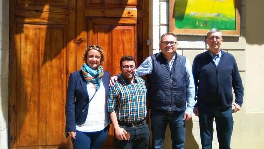 Porquer (segundo por la derecha), en Muro de Alcoy.