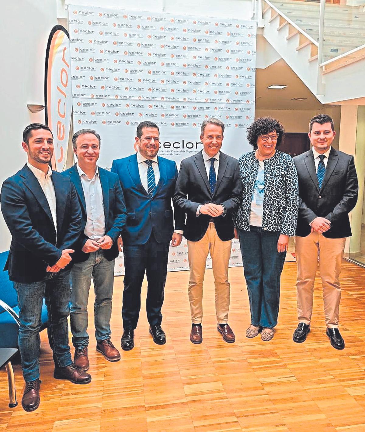 Representantes de los cinco ayutnamientos y el presidente de Ceclor