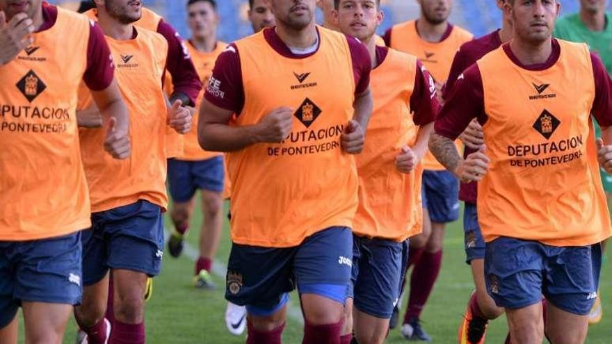 Ibrahim Baptiste, en el centro, junto a sus compañeros. // G. Santos