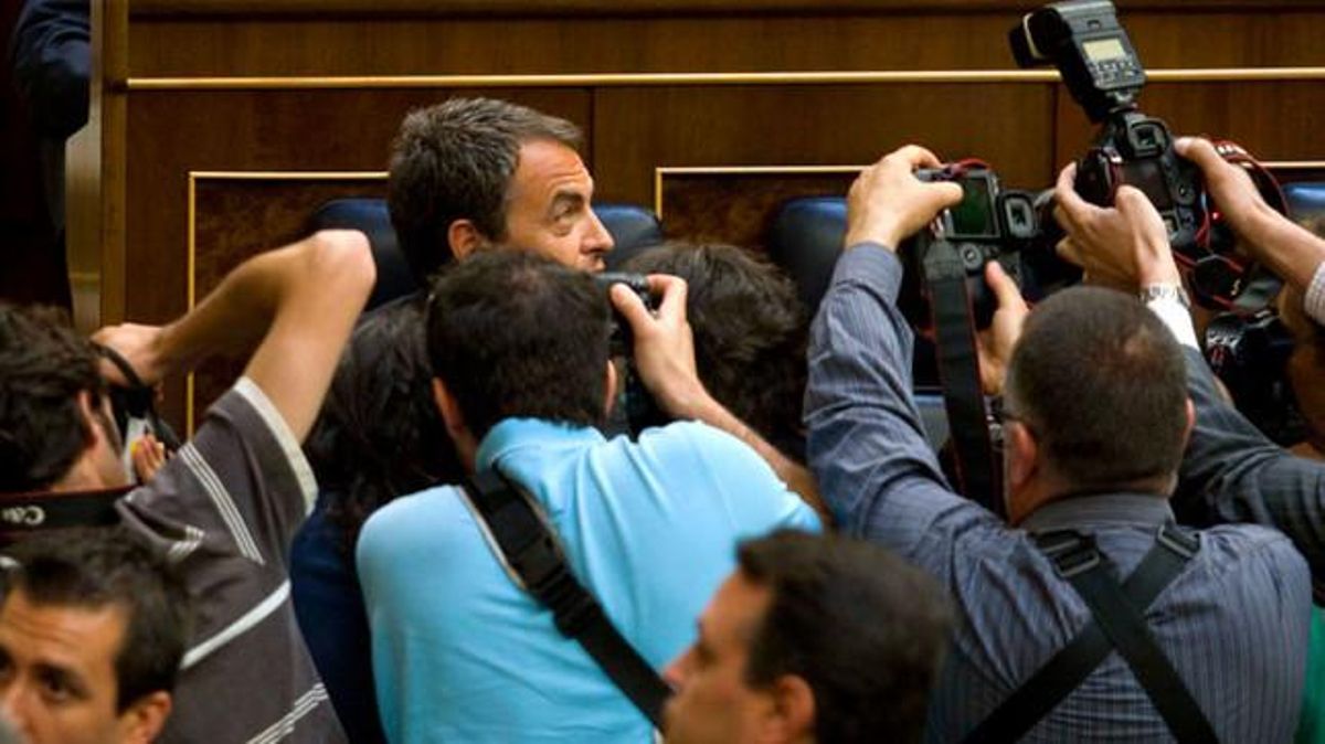 Els fotògrafs retraten Zapatero en la jornada de debat sobre l’estat de la nació.