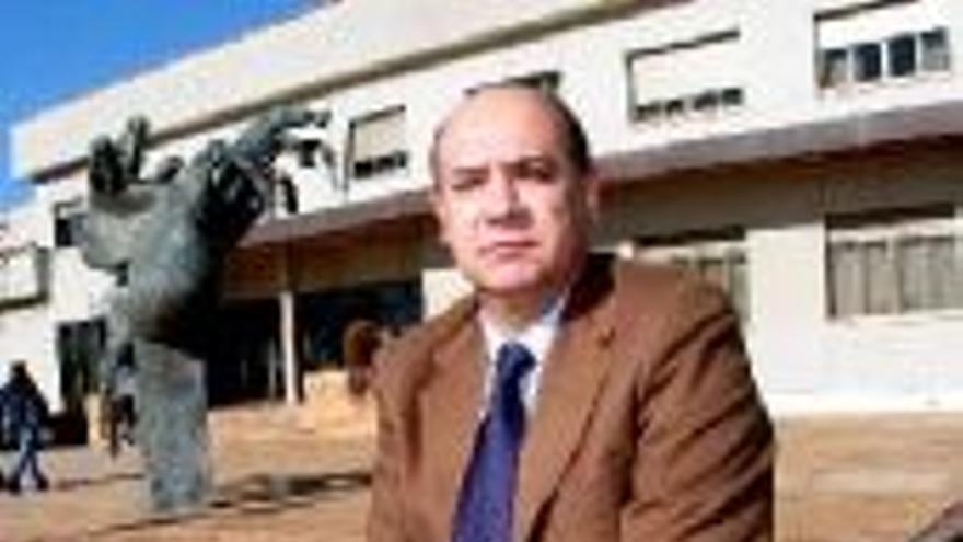 Francisco Duque RECTOR DE LA UNIVERSIDAD DE EXTREMADURA: &quot;Creo que lo peor de la situación financiera de la universidad extremeña ya ha pasado&quot;