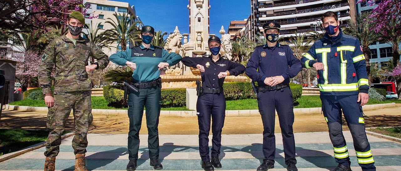 En los primeros días del 
estado de alarma, 
siguieron trabajando
en las calles.  RAFA ARJONES