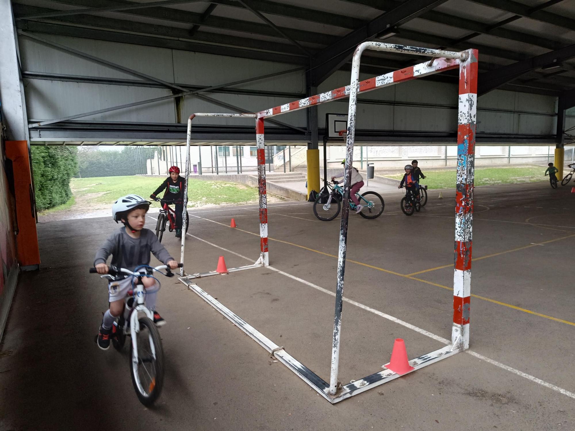 Pasión sobre ruedas: la extraescolar de ciclismo en el colegio de La Fresneda