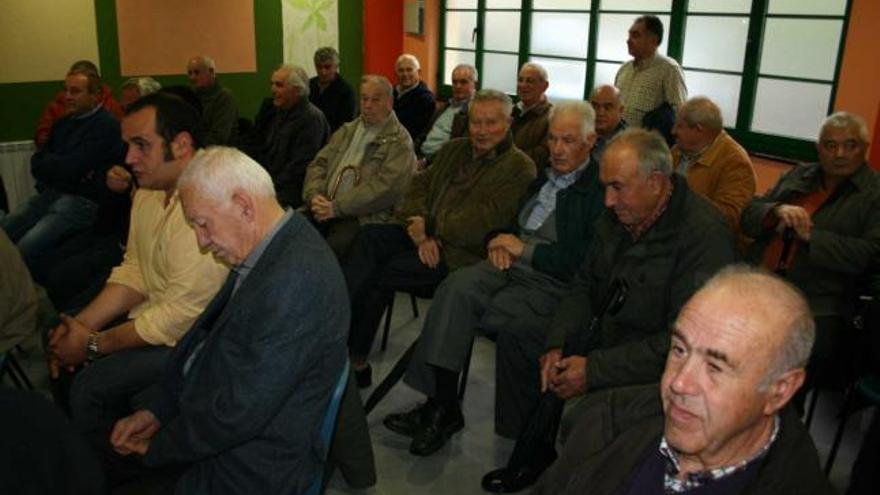 Propietarios forestales de la comarca, reunidos ayer en Vegadeo.