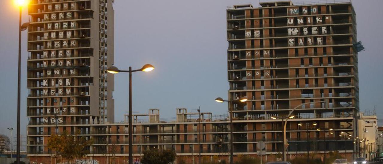 Edificios en construcción de Sociópolis, en el barrio de la Torre de València.