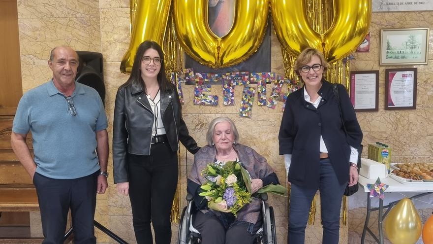 Pepita Tomás, primera residente del Asilo Hospital Hermanos Cholbi de Xàbia que cumple 100 años