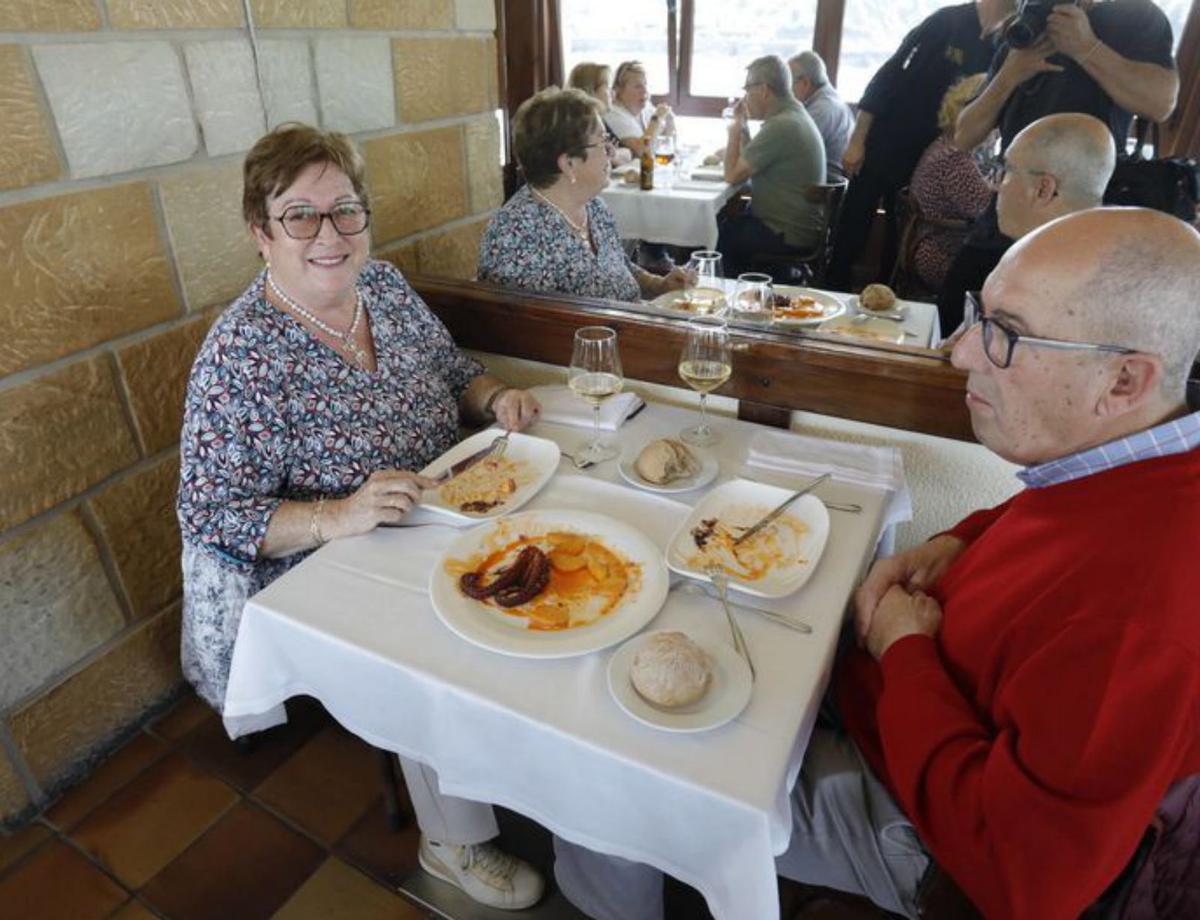 El pulpo reina en las cocinas de Gozón y Carreño en el primer día de su fiesta