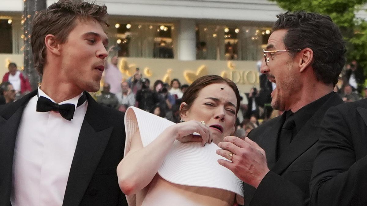 La viral reacción de Emma Stone tras la aparición de una abeja en la alfombra roja de Cannes