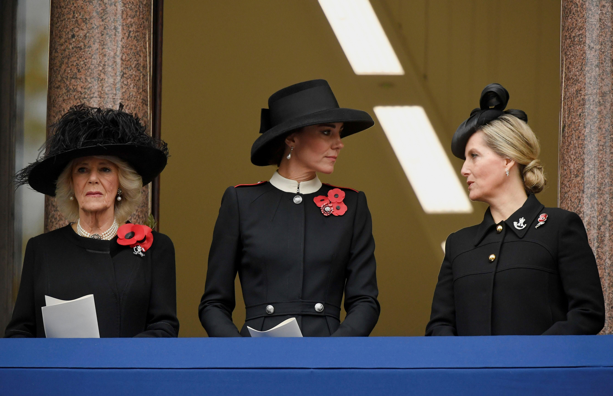 Camilla Parker-Bowles, Kate Middleton y Sophie Rhys Jones en el Día del Armisticio