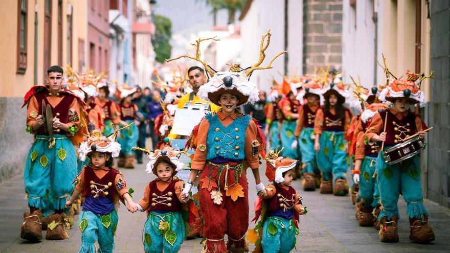 La Apoteosis del Carnaval da todo el protagonismo a los grupos laguneros