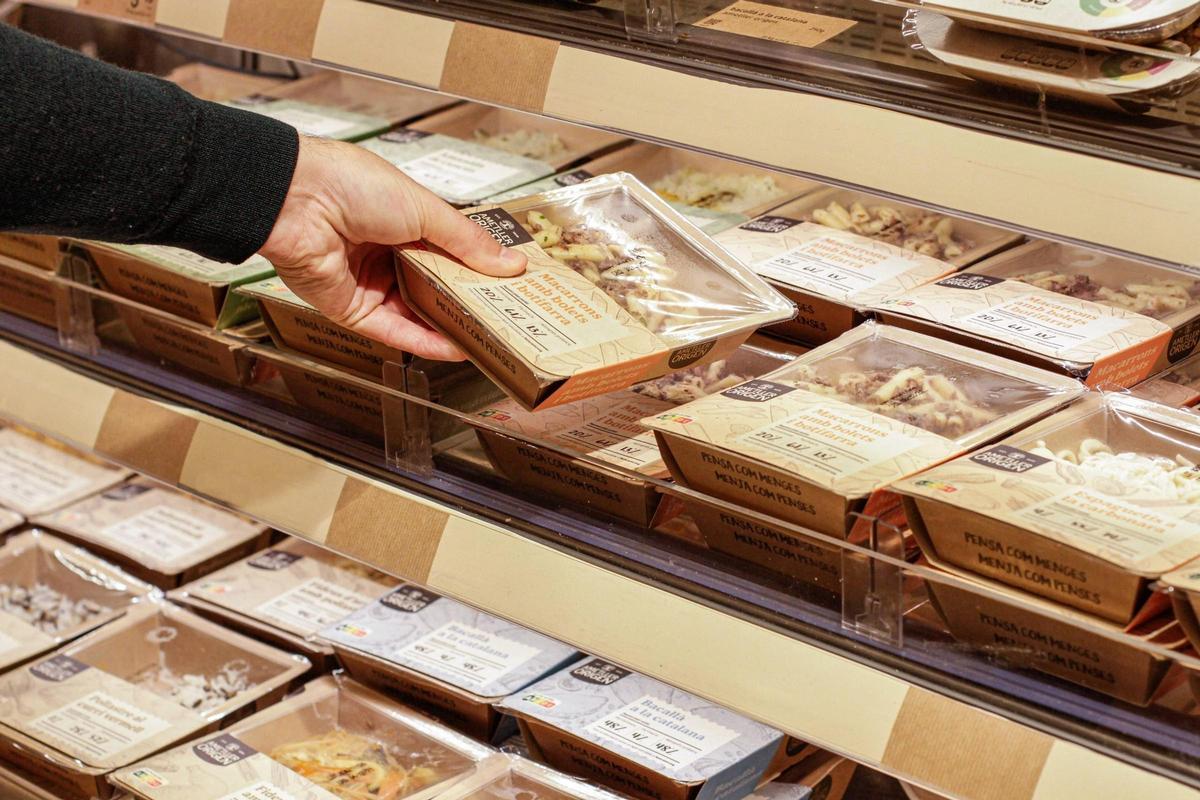 Imagen de los envases sostenibles con los que Ametller Origen comercializa sus platos preparados