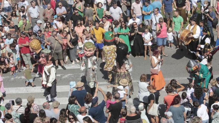 Animación en los espacios públicos del centro urbano cangués. |   // SANTOS ÁLVAREZ