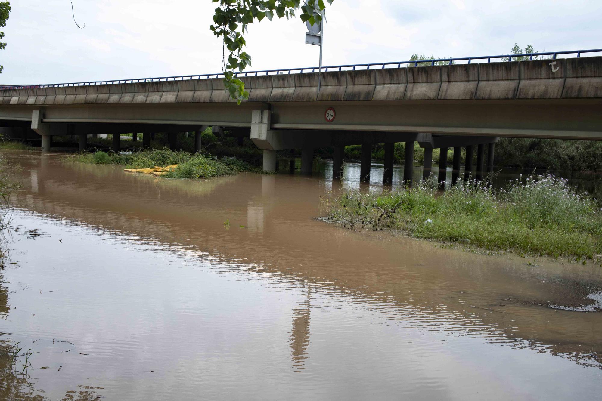 Las intensas precipitaciones han desbordado barrancos y cortado caminos en diferentes municipios de la comarca