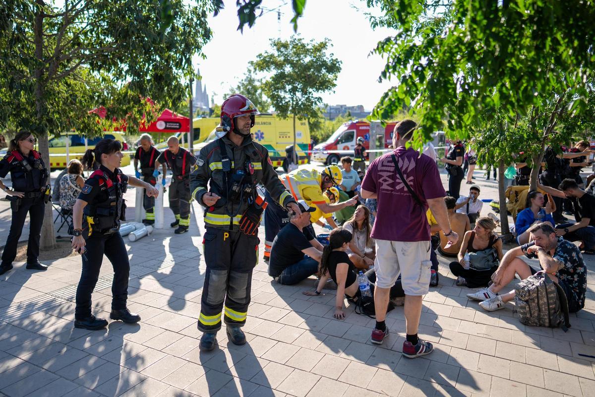 Un incendio en la catenaria del metro de Barcelona obliga a cerrar el Clot y desalojar Glòries