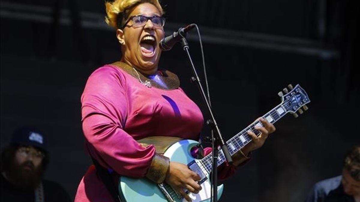 Brittany Howard, cantante de Alabama Shakes, grupo que ha confirmado su actuación en el festival Cruïlla, durante un concierto en Manchester el pasado junio.