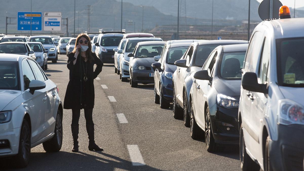 Atascos a la entrada de Alicante por la Universidad